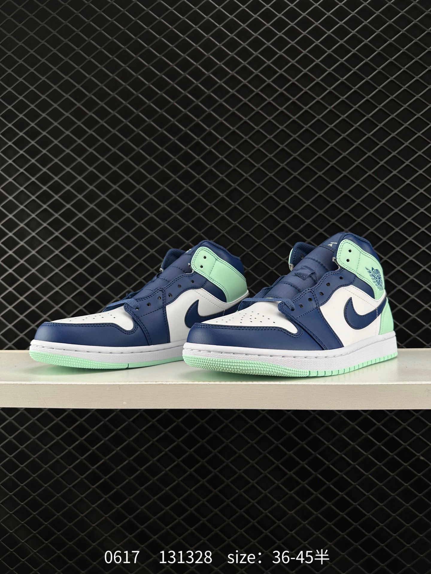 NIKE Air Jordan 1 Retro Mid